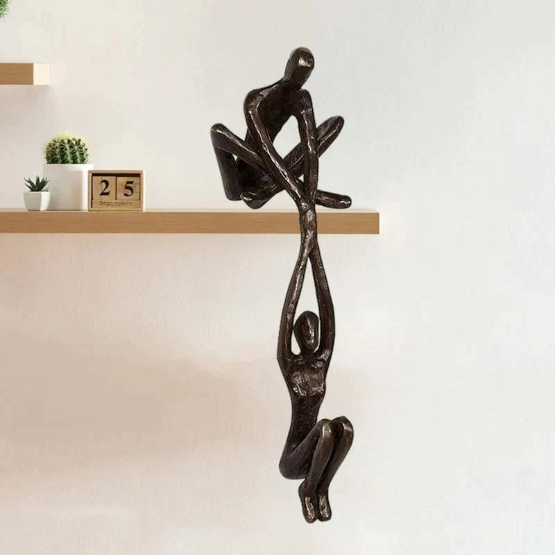 Vandero Figurine – Symbolic Sculpture for Love and Strength