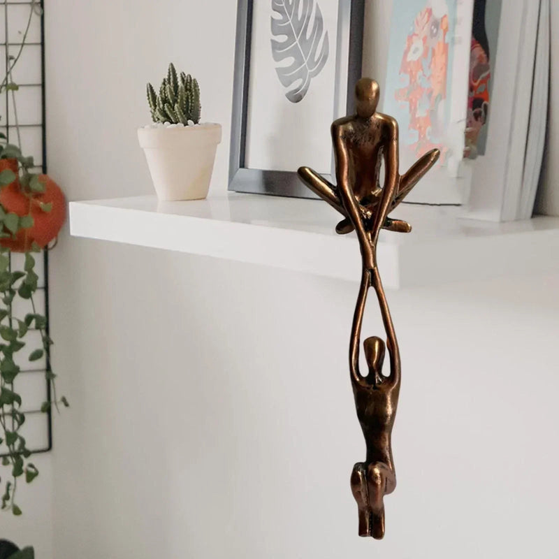 Vandero Figurine – Symbolic Sculpture for Love and Strength
