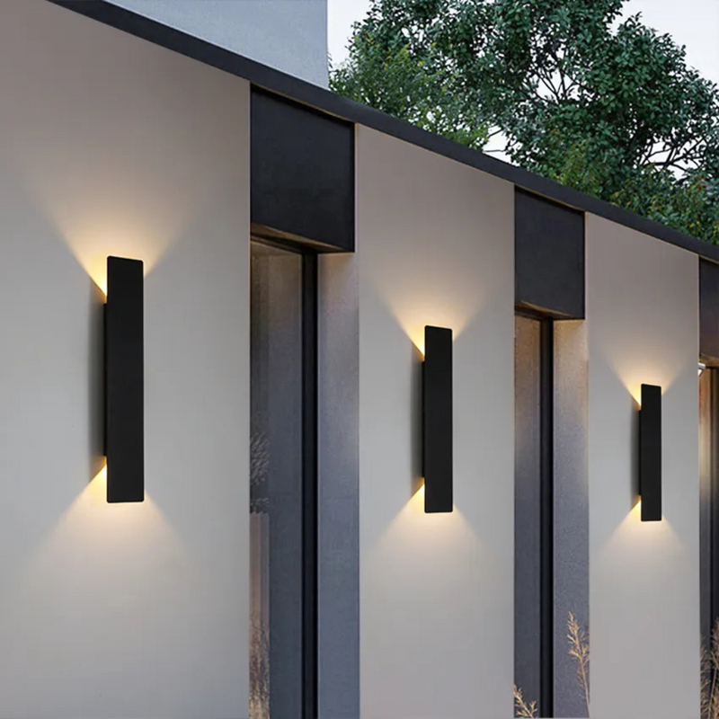Tavrenza Outdoor Wall Light – Weather-Resistant Aluminium Design