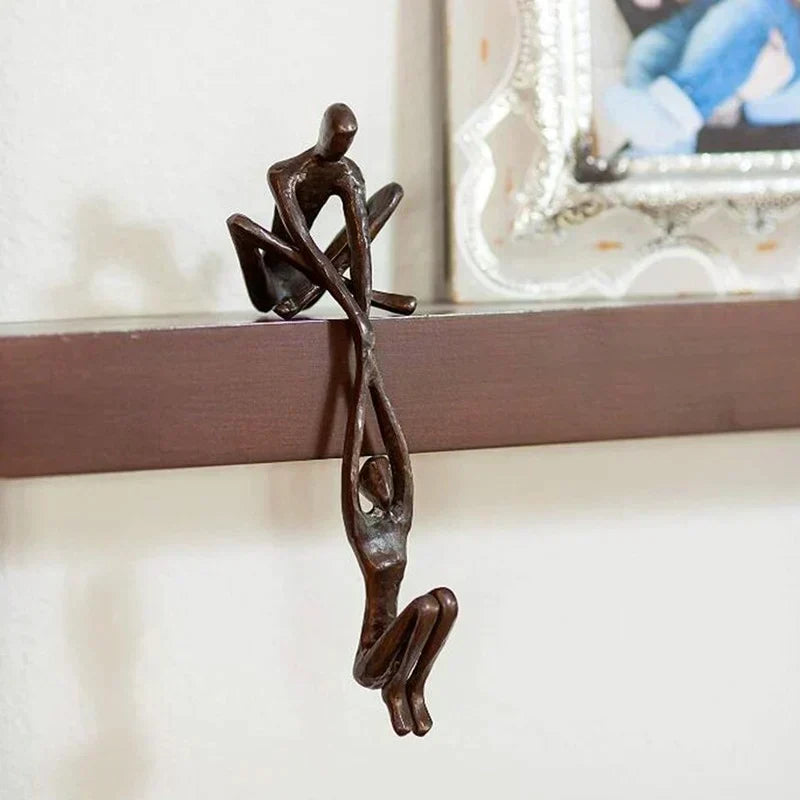 Vandero Figurine – Symbolic Sculpture for Love and Strength