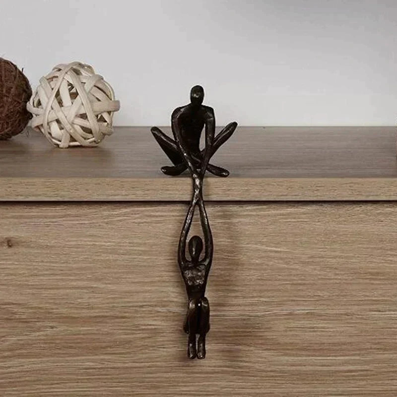 Vandero Figurine – Symbolic Sculpture for Love and Strength