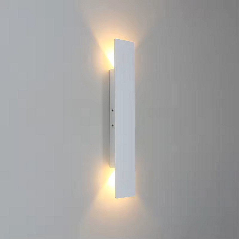 Tavrenza Outdoor Wall Light – Weather-Resistant Aluminium Design