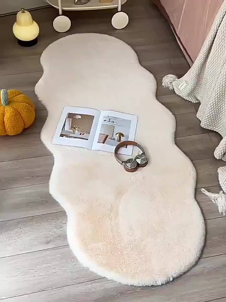 Velmara Plush Rug – Half-Round Shape