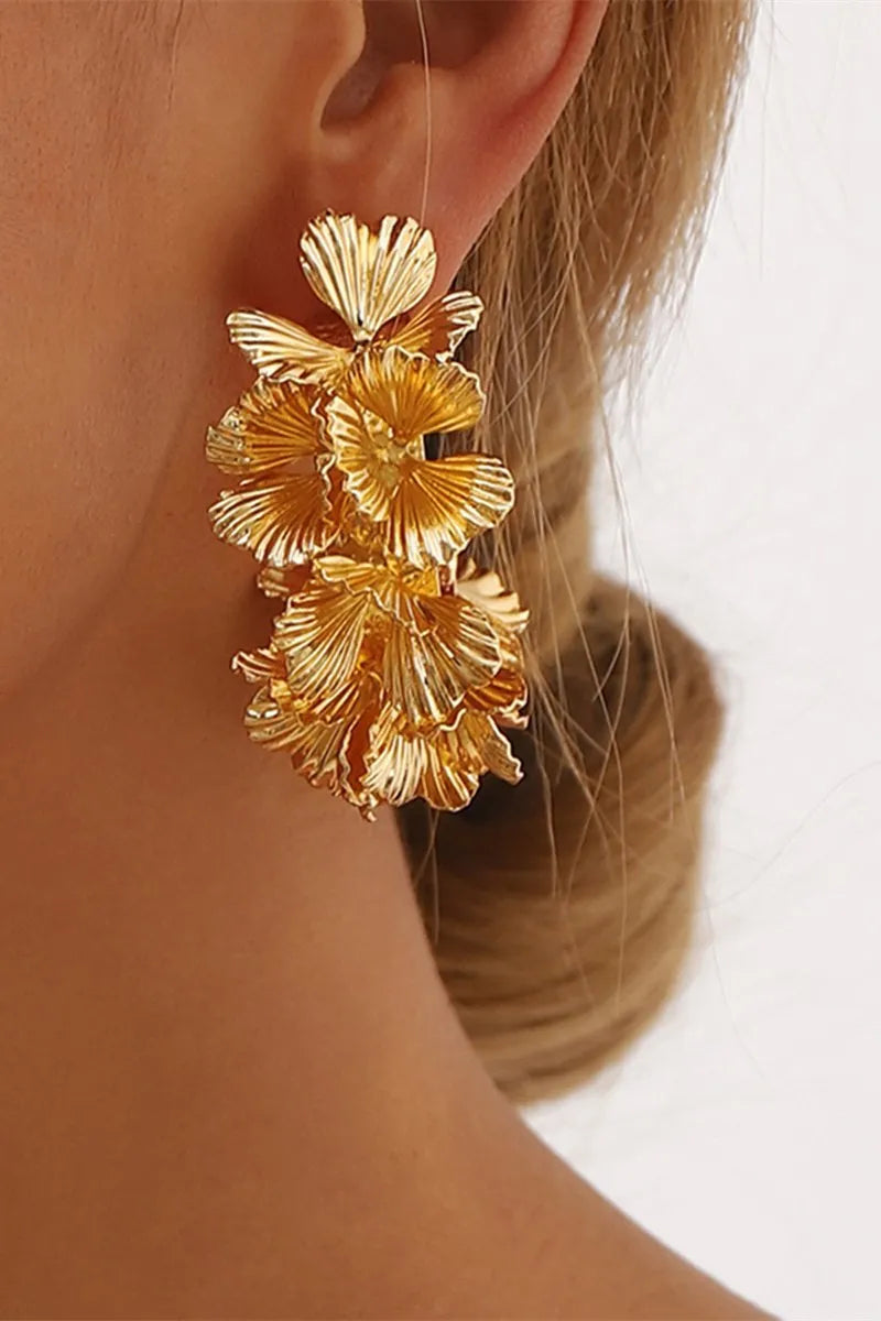 Olivia | C-shaped earrings with floral motif for women