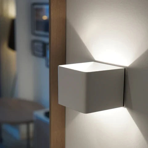 Lunavera Wall Lamp – Wireless LED Lighting with Remote Control