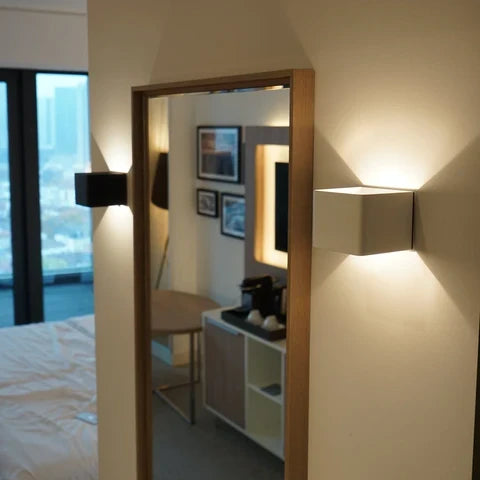 Lunavera Wall Lamp – Wireless LED Lighting with Remote Control