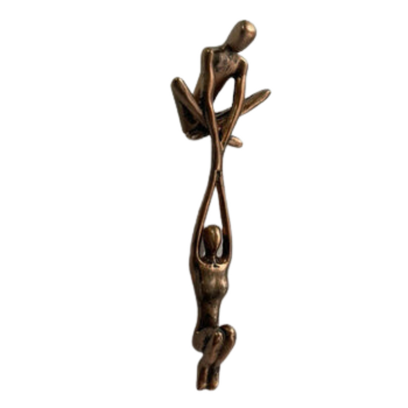 Vandero Figurine – Symbolic Sculpture for Love and Strength