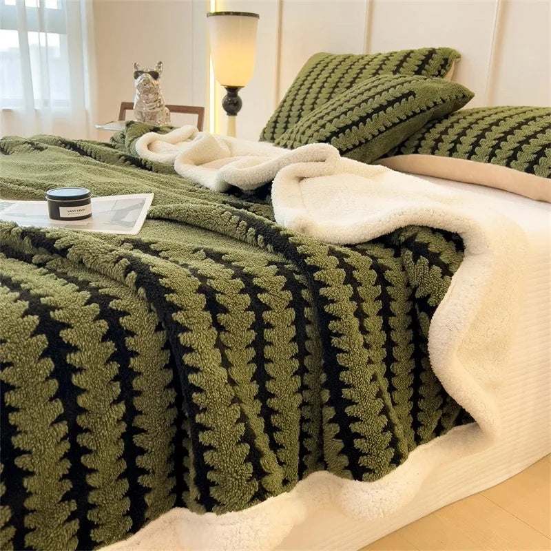 Reversible Throw with Geometric Pattern and Sherpa Fleece – Soft, Warm, and Decorative