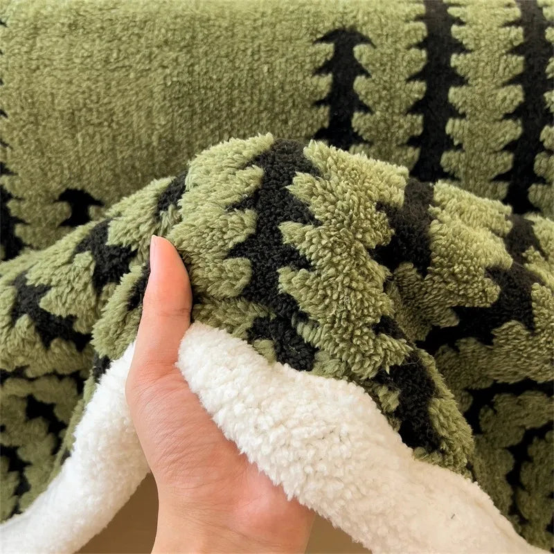 Reversible Throw with Geometric Pattern and Sherpa Fleece – Soft, Warm, and Decorative
