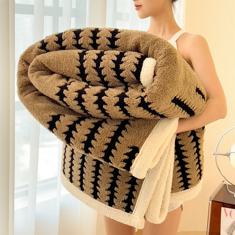 Reversible Throw with Geometric Pattern and Sherpa Fleece – Soft, Warm, and Decorative