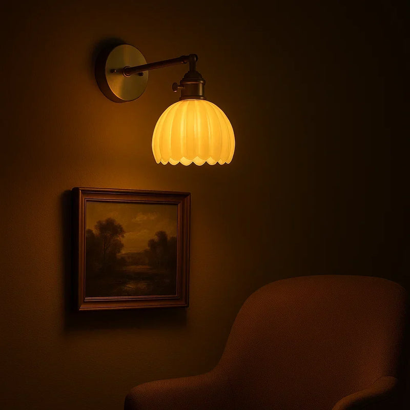 Virelia Wall Lamp – Vintage Flower Design with Glass Shade