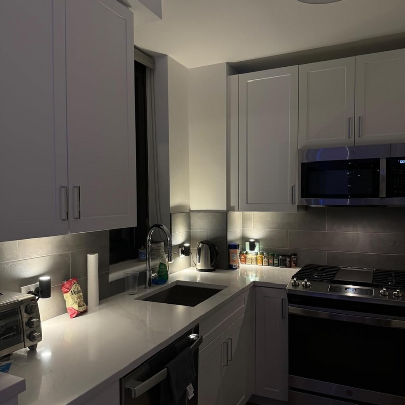 Velisyn Night Light – Bauhaus Design with Day-Night Sensor